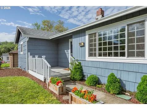 3058 NE Follett Street Roseburg OR 97470