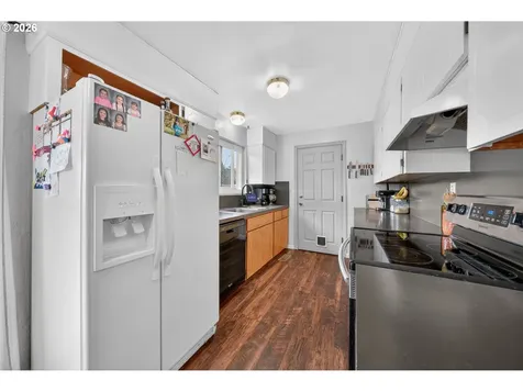 3058 NE Follett Street Roseburg OR 97470