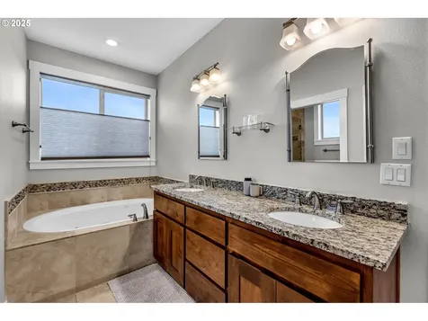 2217 NW 110th Circle Vancouver WA 98685