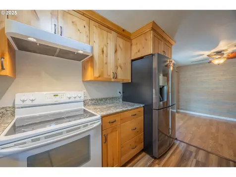1660 34th Street Florence OR 97439