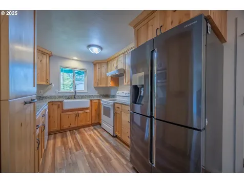 1660 34th Street Florence OR 97439