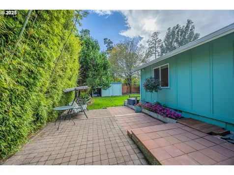 1660 34th Street Florence OR 97439