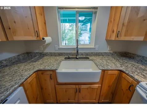 1660 34th Street Florence OR 97439