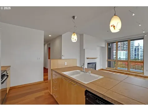 1030 NW Johnson Street Portland OR 97209