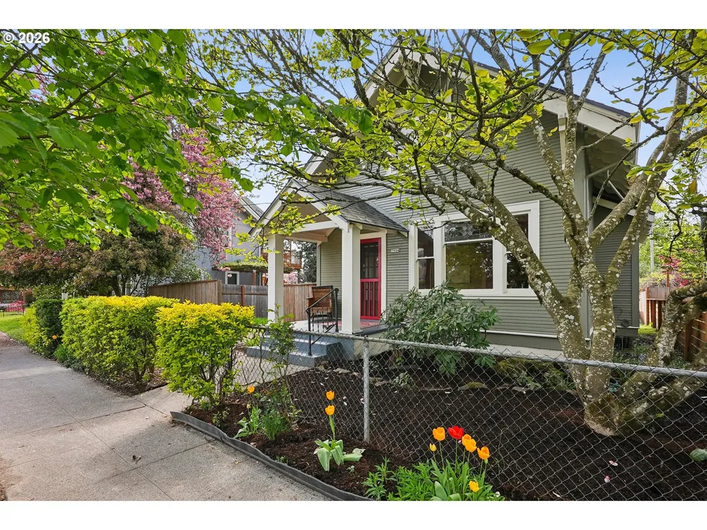 7904 SE Taylor Street Portland OR 97215