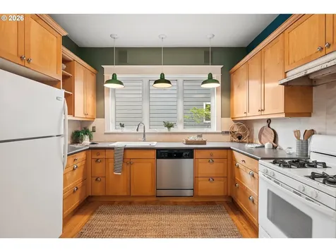 7904 SE Taylor Street Portland OR 97215