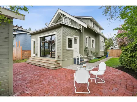 7904 SE Taylor Street Portland OR 97215