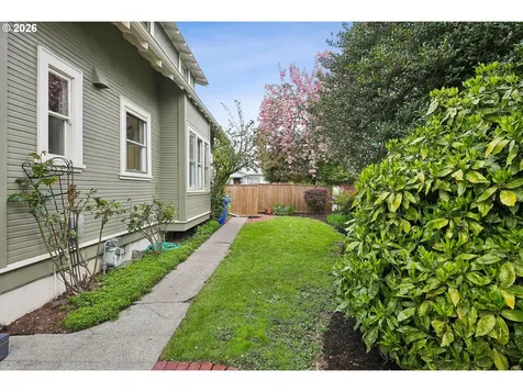 7904 SE Taylor Street Portland OR 97215