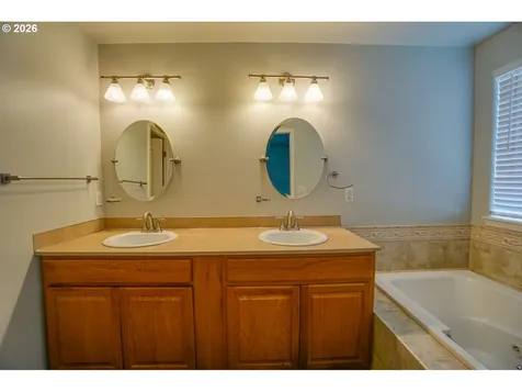 9819 NE 86th Street Vancouver WA 98662