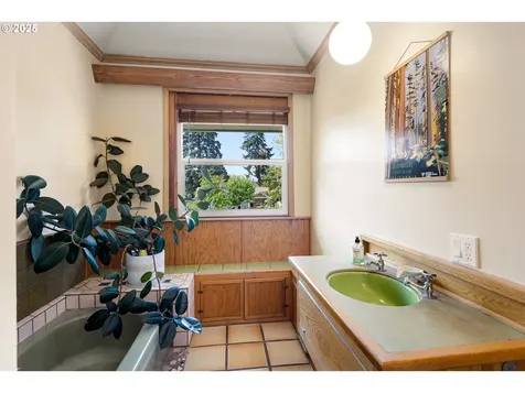 2375 Madison Street Eugene OR 97405