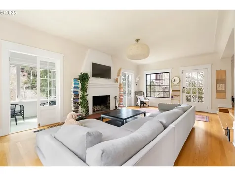 6501 SE Morrison Street Portland OR 97215