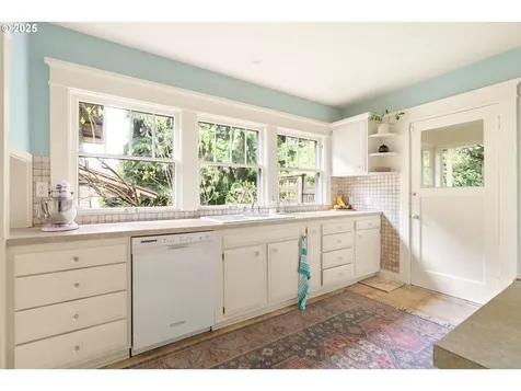 6501 SE Morrison Street Portland OR 97215