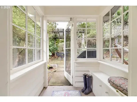 6501 SE Morrison Street Portland OR 97215