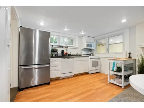6501 SE Morrison Street Portland OR 97215