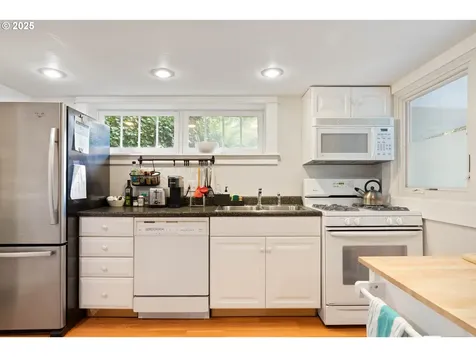6501 SE Morrison Street Portland OR 97215
