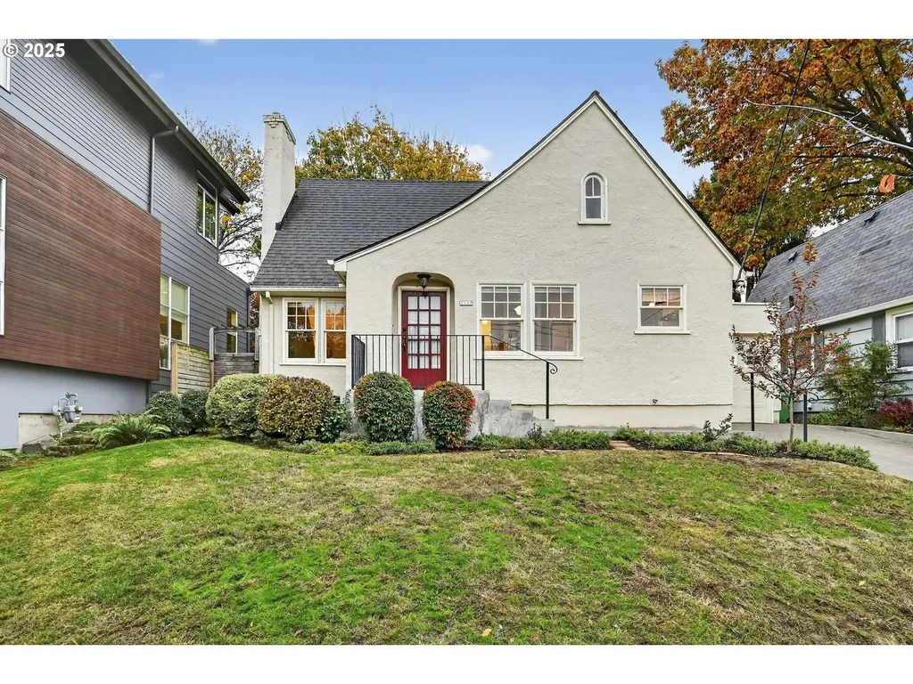 7737 SE 17th Avenue Portland OR 97202