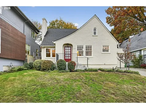 7737 SE 17th Avenue Portland OR 97202