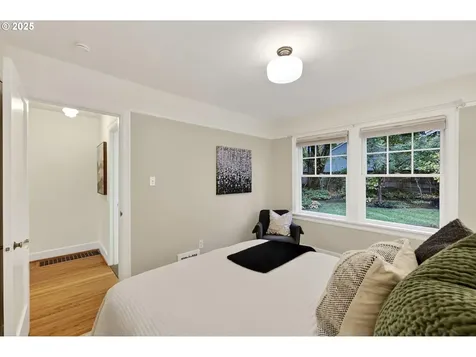 7737 SE 17th Avenue Portland OR 97202