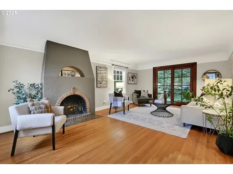 7737 SE 17th Avenue Portland OR 97202