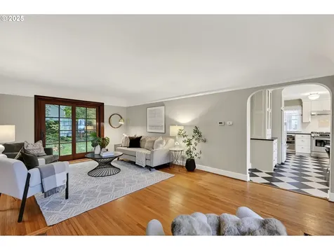 7737 SE 17th Avenue Portland OR 97202