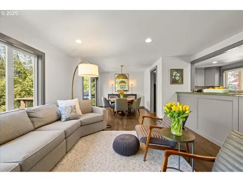 3327 SW Heather Lane Portland OR 97201
