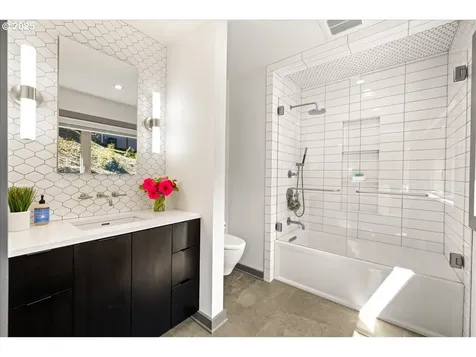 3327 SW Heather Lane Portland OR 97201