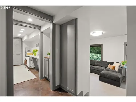 3327 SW Heather Lane Portland OR 97201