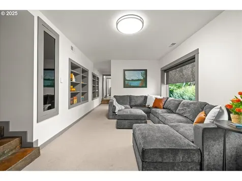 3327 SW Heather Lane Portland OR 97201