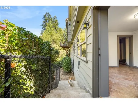 3327 SW Heather Lane Portland OR 97201