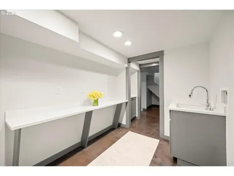 3327 SW Heather Lane Portland OR 97201