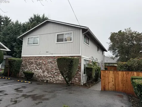 1822 SE Ash Street Portland OR 97214