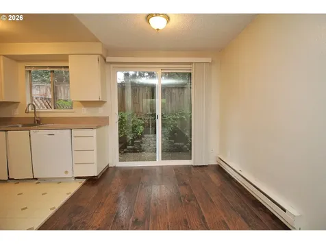 1822 SE Ash Street Portland OR 97214