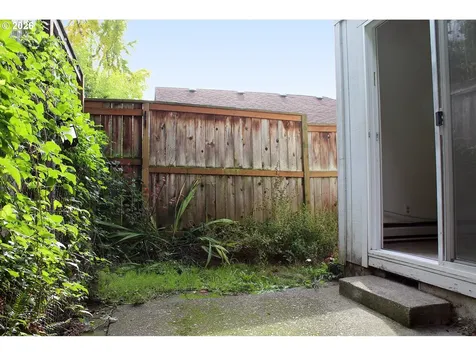 1822 SE Ash Street Portland OR 97214