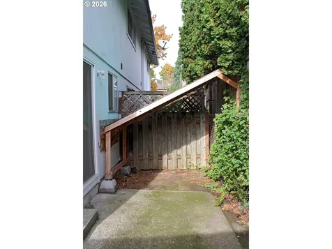 1822 SE Ash Street Portland OR 97214