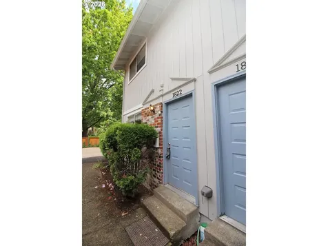 1822 SE Ash Street Portland OR 97214
