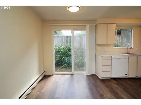1822 SE Ash Street Portland OR 97214