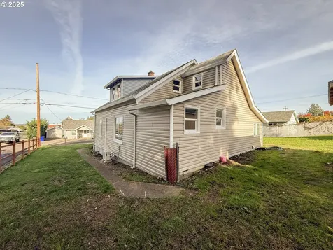 318 Willamette Street Oregon City OR 97045