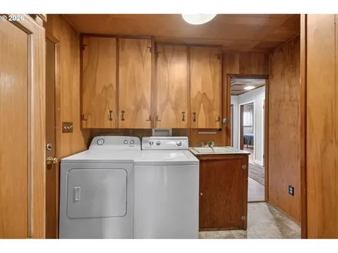 1456 NW Almira Street Roseburg OR 97471