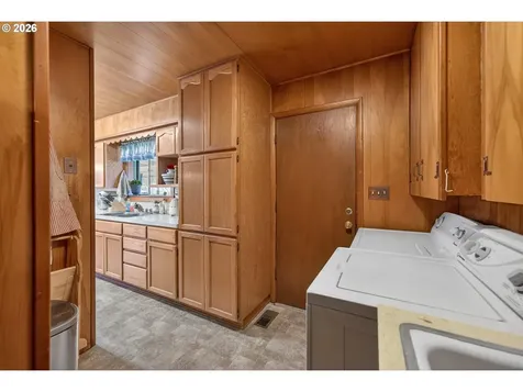 1456 NW Almira Street Roseburg OR 97471