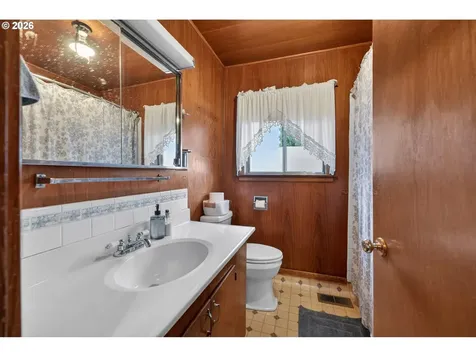1456 NW Almira Street Roseburg OR 97471