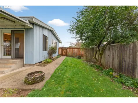 1456 NW Almira Street Roseburg OR 97471