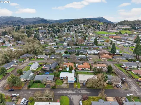 1456 NW Almira Street Roseburg OR 97471