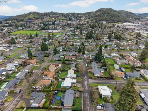 1456 NW Almira Street Roseburg OR 97471