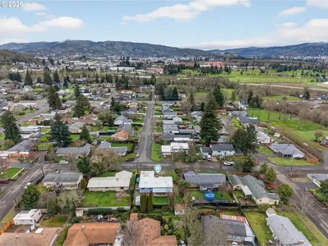 1456 NW Almira Street Roseburg OR 97471