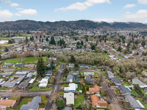 1456 NW Almira Street Roseburg OR 97471
