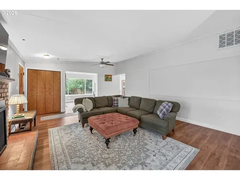 1456 NW Almira Street Roseburg OR 97471