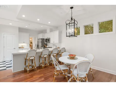 6437 SW Raleighwood Court Portland OR 97221
