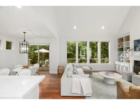 6437 SW Raleighwood Court Portland OR 97221