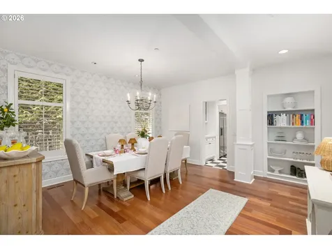 6437 SW Raleighwood Court Portland OR 97221