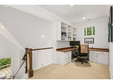 6437 SW Raleighwood Court Portland OR 97221